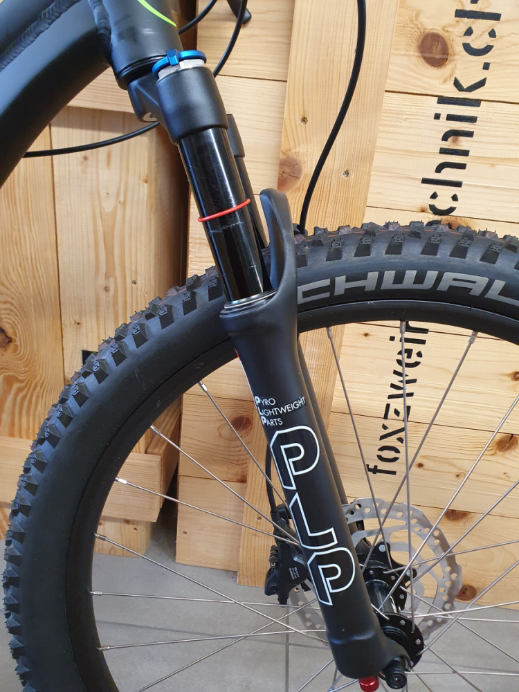 Pyro Twentyfour Air black 24"